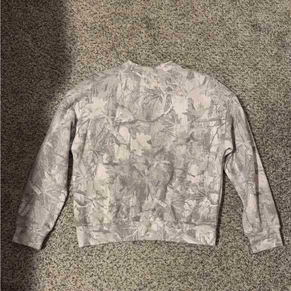 Hollister Boxy Camo Crew Sweatshirt - Picture 5 of 9